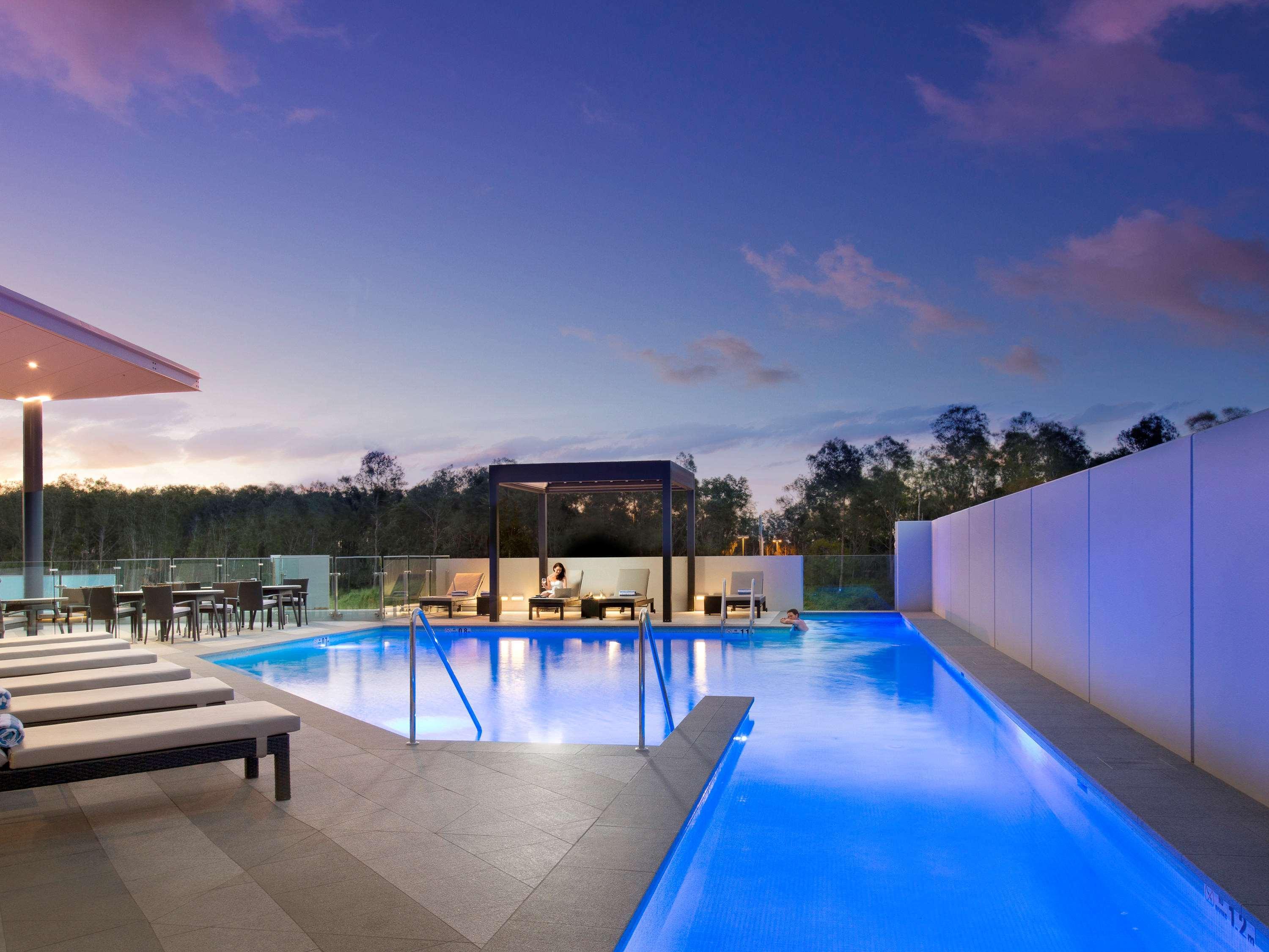 พูลแมน บริสเบน แอร์พอร์ต Hotel ภายนอก รูปภาพ The pool at the home of Australian cricket player Glenn McGrath