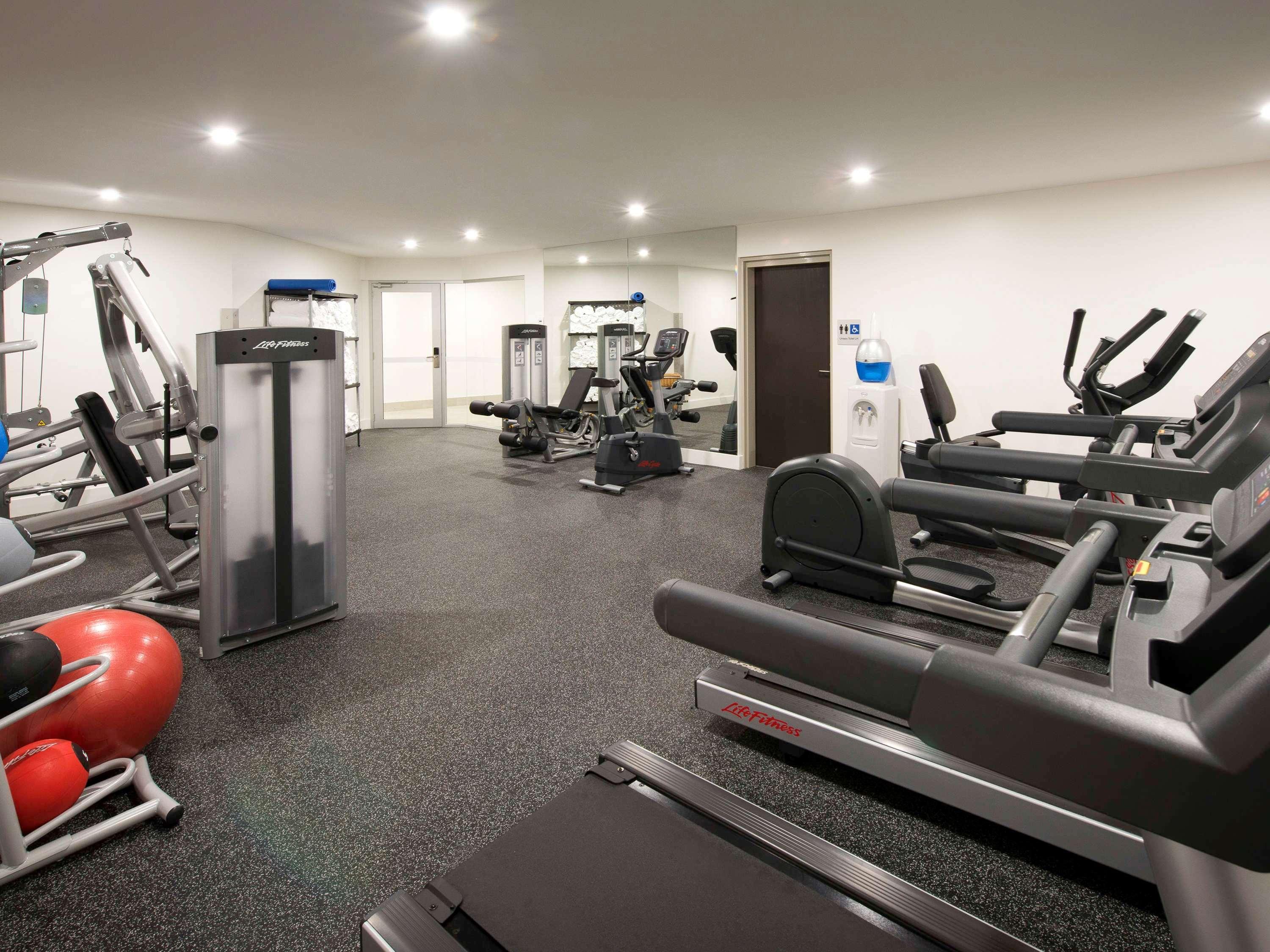 พูลแมน บริสเบน แอร์พอร์ต Hotel ภายนอก รูปภาพ The gym at the hotel