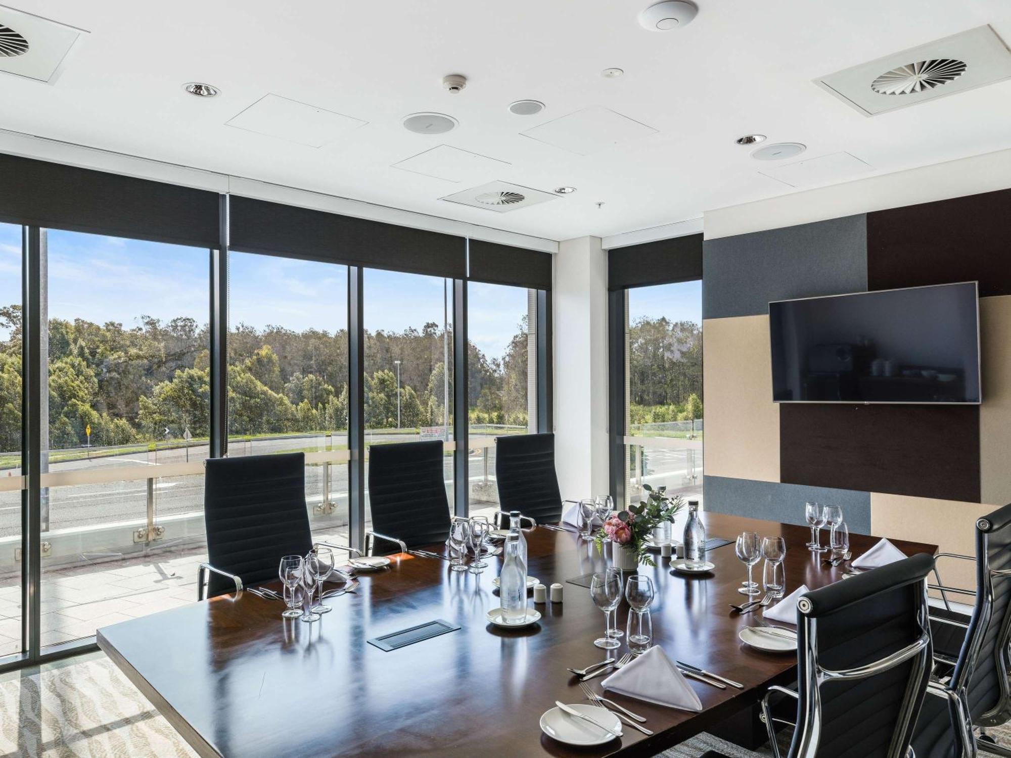 พูลแมน บริสเบน แอร์พอร์ต Hotel ภายนอก รูปภาพ Boardroom at the National Arboretum, Canberra