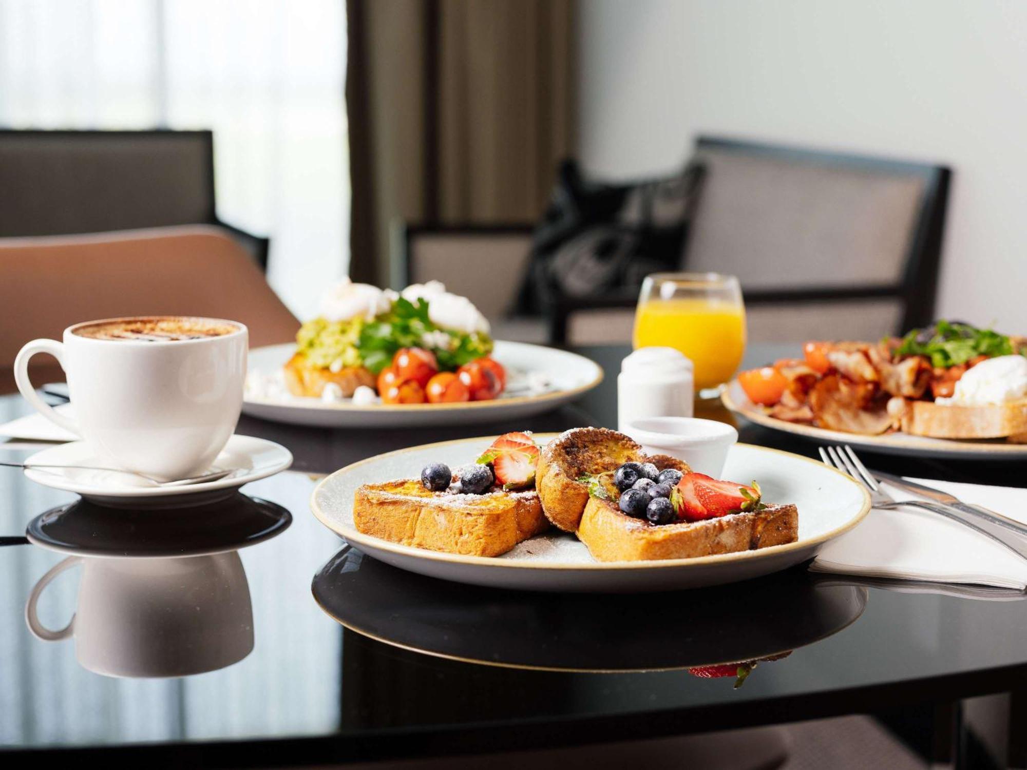 พูลแมน บริสเบน แอร์พอร์ต Hotel ภายนอก รูปภาพ A breakfast table
