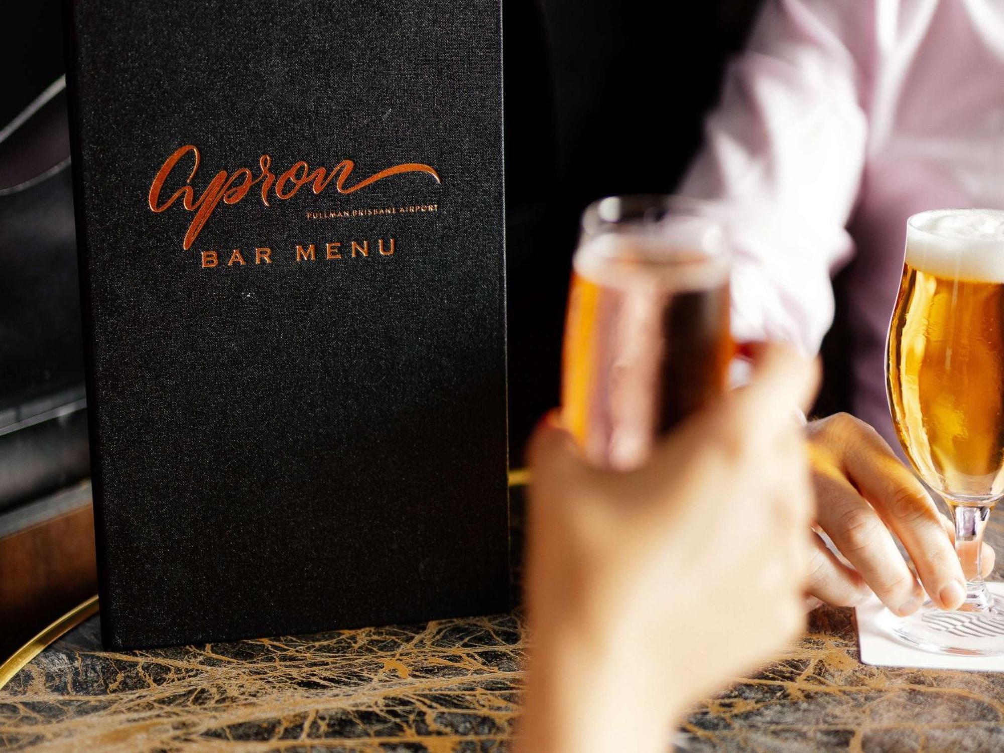 พูลแมน บริสเบน แอร์พอร์ต Hotel ภายนอก รูปภาพ A bar menu