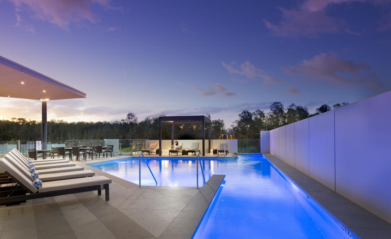 พูลแมน บริสเบน แอร์พอร์ต Hotel ภายนอก รูปภาพ The pool at the home of Australian cricket player Glenn McGrath