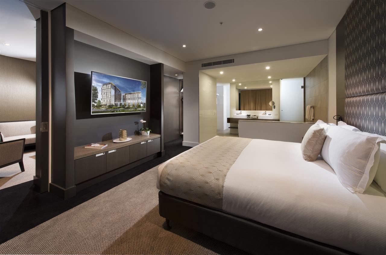 พูลแมน บริสเบน แอร์พอร์ต Hotel ภายนอก รูปภาพ A bedroom at the hotel